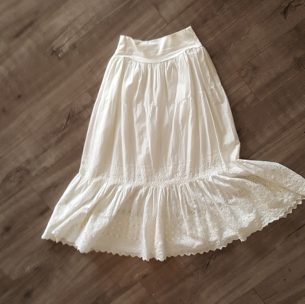 Twiggy LONDON Full eyelet lace skirt